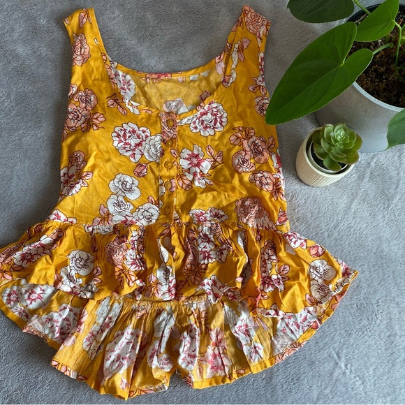 Yellow floral tanktop size small - Picture 2 of 7